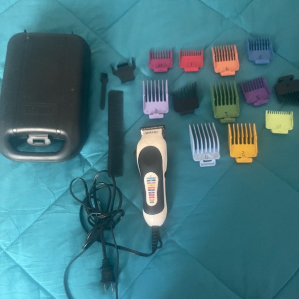 Wahl Clipper Set with Multicolor Attachments